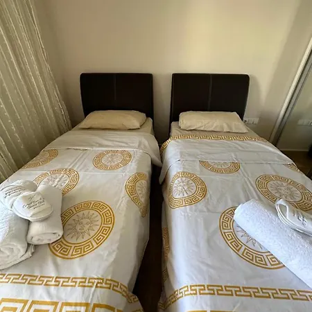 Odyssey Park Apartament *